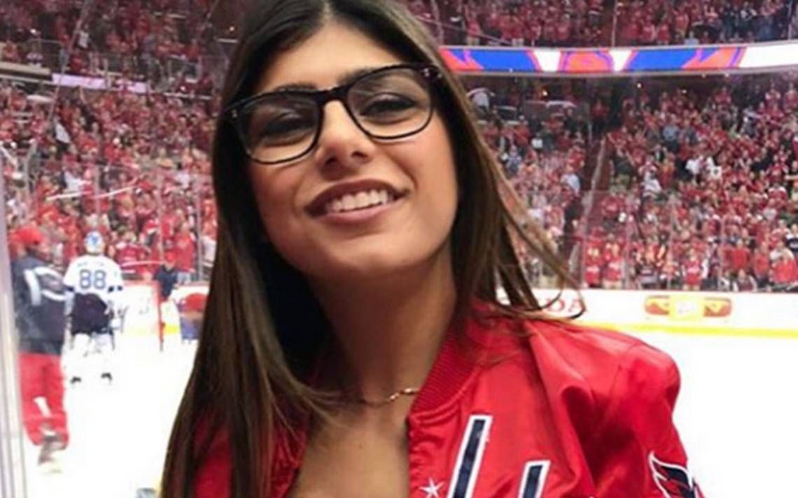 Se Le Revienta Implante De Seno A Exactriz Porno Mia Khalifa En